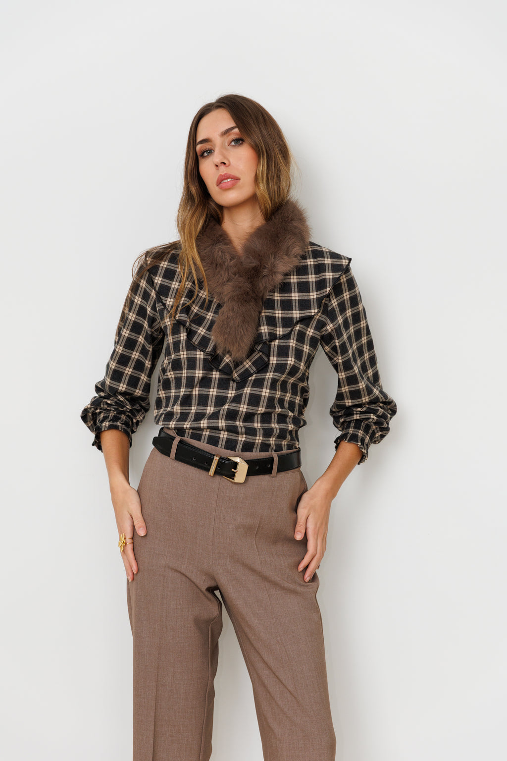 Blusa con volante